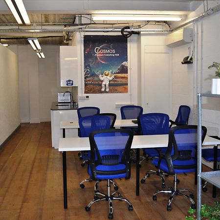 Cosmos Capsule Coworking London Hotel Eksteriør billede