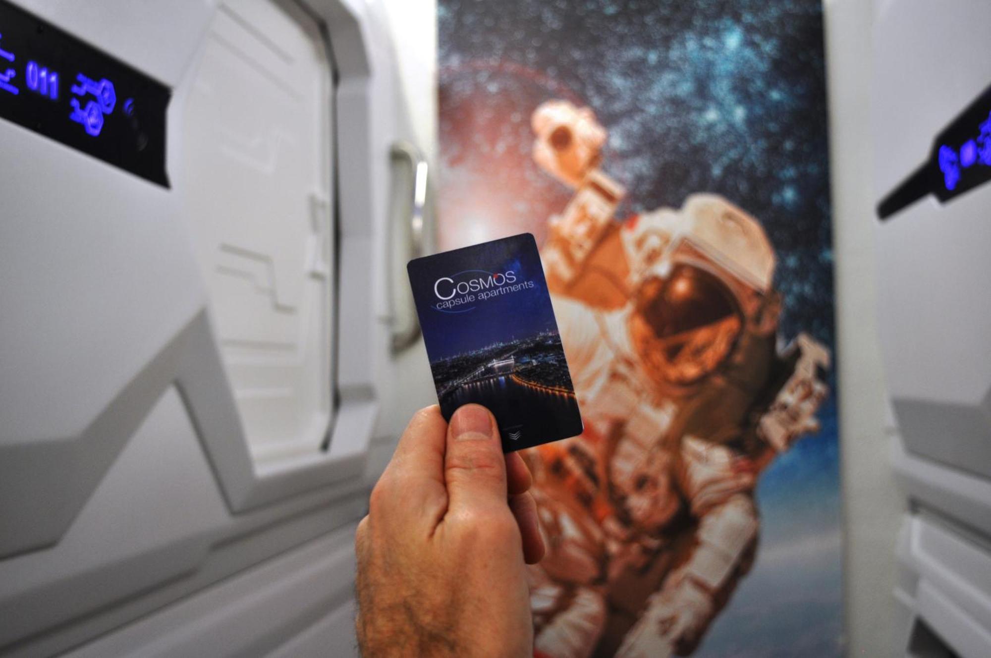 Cosmos Capsule Coworking London Hotel Eksteriør billede