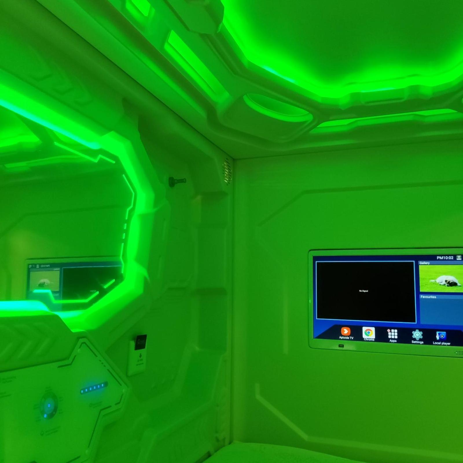 Cosmos Capsule Coworking London Hotel Eksteriør billede